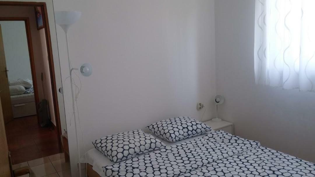 Apartment Pepi Povljana Esterno foto
