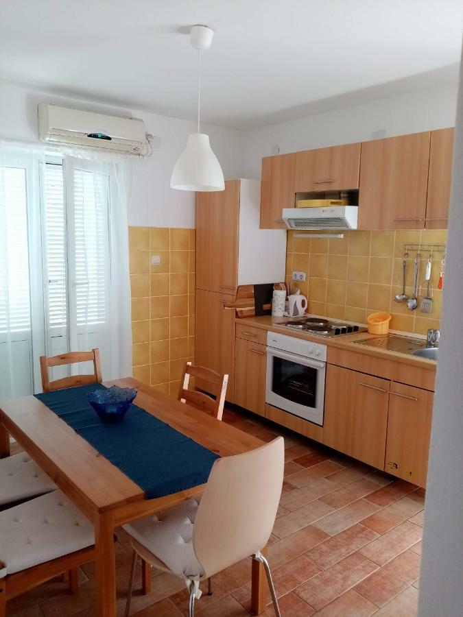 Apartment Pepi Povljana Esterno foto